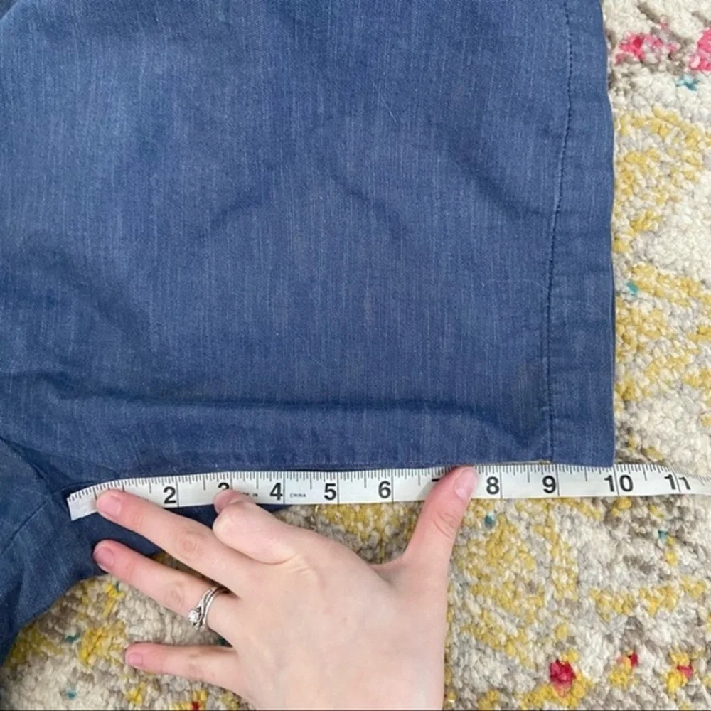 Banana Republic blue‎ chambray flat front shorts 33 10” inseam
